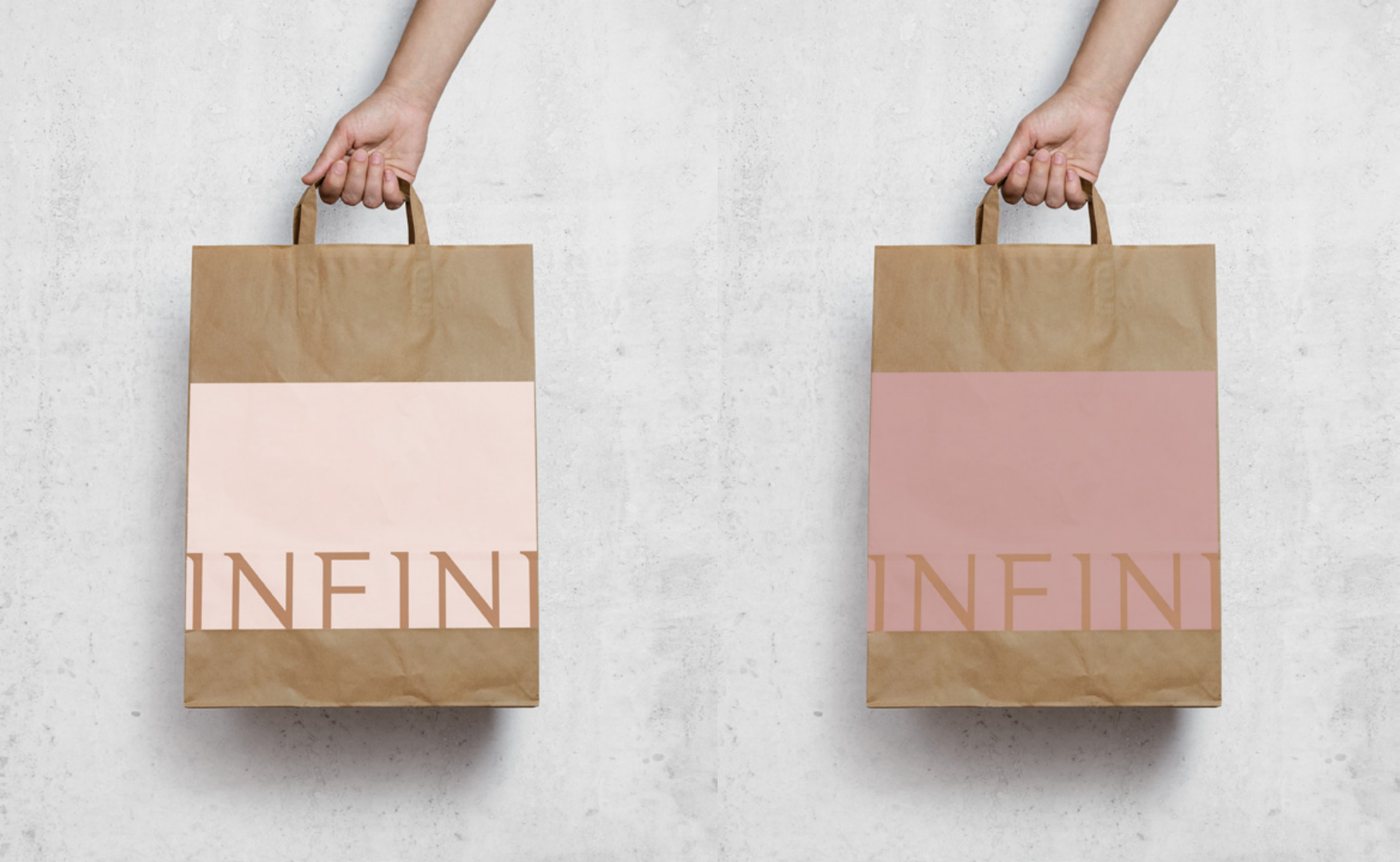 Sacolas kraft com faixa blush e rosé e o nome INFINI